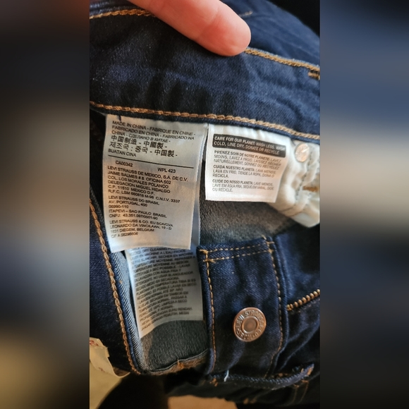 Levi's jeans NWOT dark wash - Picture 2 of 5